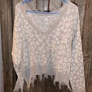 Rue21 Women's Beige Animal Print V-Neck Sweater
